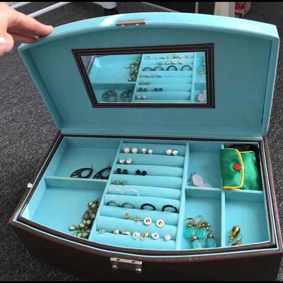 Jewelry - Super Chic JEWELRY Box! Comes with lock & key!